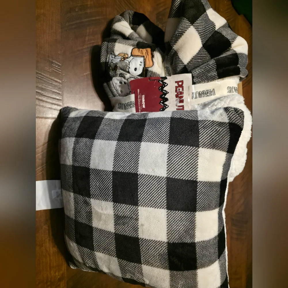 Peanuts Black and White Checkered Snoopy Pillow And Throw Blanket New